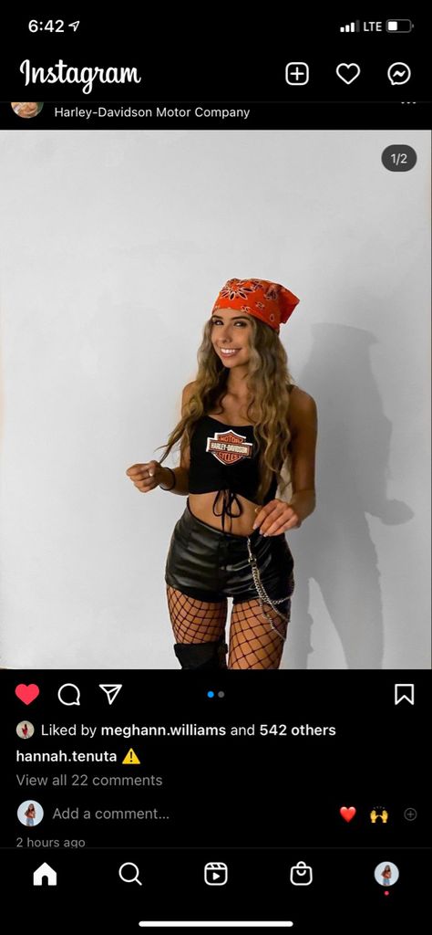 Easy Rave Halloween Costumes, Leather Shorts Halloween Costume, Biker Rave Outfit, Bikers Couple Costume, Harley Davison Halloween Costume College, Risky Halloween Costumes, Creative Halloween Costumes For College, Biker Couple Halloween Costume, Cute Womens Costumes