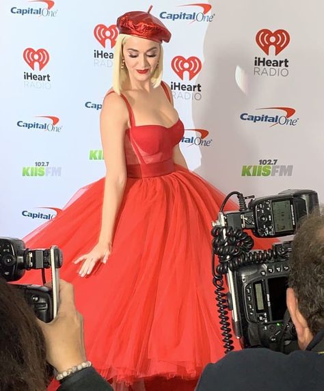 Katy Perry in red dress Comfort Women, Roll Paper, High Waist Yoga Pants, Red Cap, Adam Sandler, Pop Singers, American Idol, Scarlett Johansson, Katy Perry