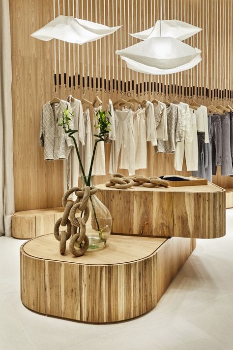 A. Niemeyer Store | LOOP Design Awards Fashion Store Design, Retail Store Interior Design, Retail Space Design, Retail Interior Design, Store Design Boutique, Retail Store Interior, Showroom Interior Design, Store Layout, Store Interiors