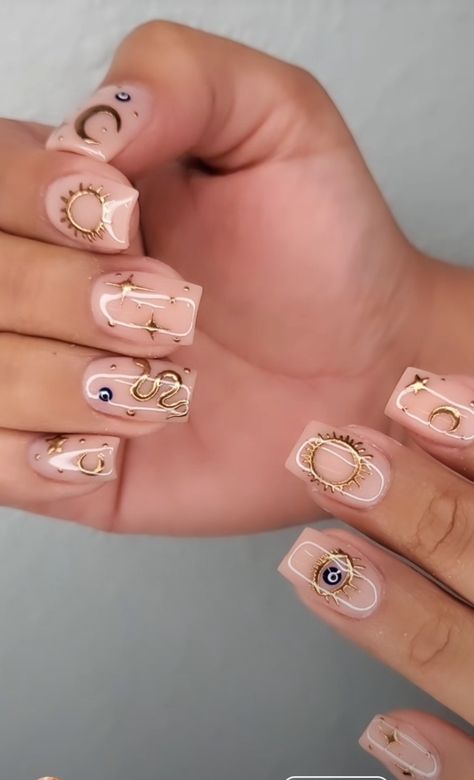 Evil Eye And Gold Nails, Evil Nails Designs, Gold And Evil Eye Nails, Evil Eye Nails With Gold, Evil Eye Gold Nails, Gold Sun And Moon Nails, Ramadan Nails Art, Sun Inspired Nails, Sun And Moon Acrylic Nails