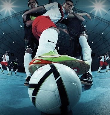 Futsal Wallpaper, Futsal Football, Nike Football Boots, Football Photography, Soccer Poster, Soccer Tips, Soccer Drills, Indoor Soccer, Soccer Skills