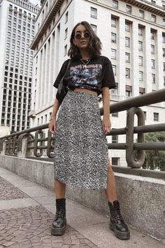 Combat Boot Dress Outfit, Skirt And Combat Boots Outfit, Combat Boots Outfit Summer, Dress And Combat Boots Outfit, Outfits With Graphic Tees, Print Tee Outfit, Combat Boots Dress, 90s Graphic Tees, Tee Outfit Ideas