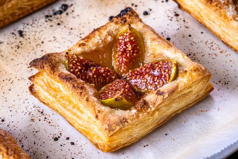 Fig Puff Pastry Dessert, Fig Tart Puff Pastry, Fig Tarts, Fig Tart Recipe, Fig Recipes Fresh, Fig Appetizer, Sweet Puff Pastry, Fig Dessert, Easy Tart Recipes