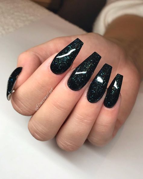 Woow👀 ______________________________________ Light elegance - Snake charmer🐍 Wonder Nails, Black Nails With Glitter, Witchy Nails, Black Acrylic Nails, Black Nail Art, Long Nail Designs, Long Nail, Black Nail Designs, Prom Ideas