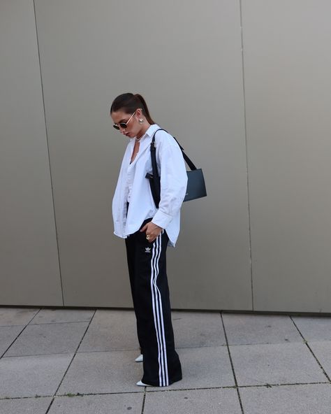 🦓🦓🦓 Athleisure Streetwear Bottoms With Three Stripes, Sporty Streetwear Activewear Trousers, Athleisure Pants With Contrast Stripes For Streetwear, Hailey Bieber Track Pants, Zebra Pants Street Style, Sporty Chic Outfits, Fashion Content Creator, Fashion Content, Sporty Chic