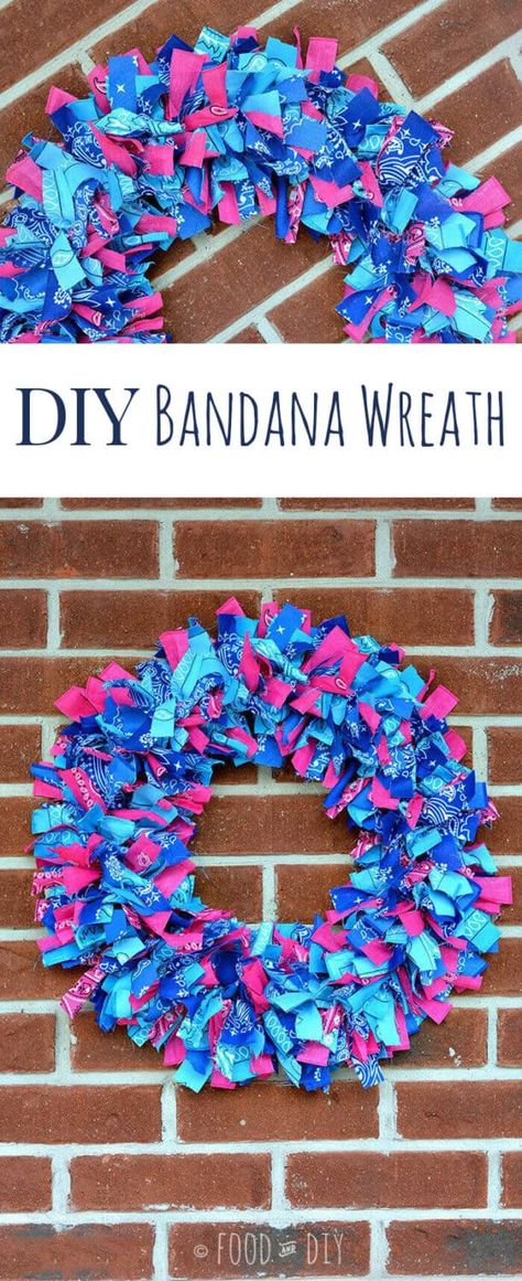 Handkerchief Wreath Diy, Bandana Projects, Bandana Wreaths, Bandana Quilts, Room Door Ideas, Diy Bandana, Bandana Wreath, Bandana Crafts, Bandanas Diy