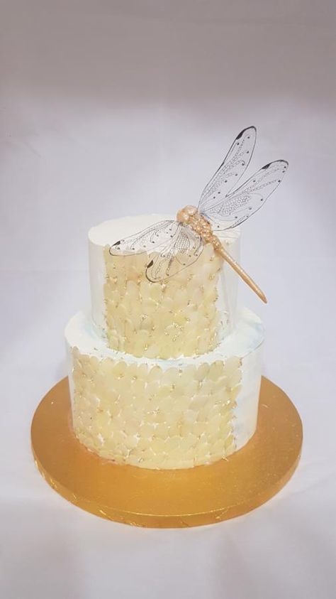 Dragonfly Cake, Unique Sweets, Buttercream Fondant, Gelatin Recipes, Cupcake Pictures, Elephant Cakes, Butterfly Cake, Mini Tortillas, Dragonfly Wings