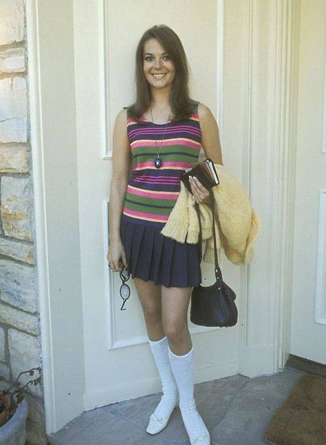 Natalie Wood VA07HB Natalie Wood Style, 60s Fashion Icons, The 60s Fashion, Splendour In The Grass, Natalie Wood, Swinging Sixties, Sixties Fashion, 60s Fashion, Classic Hollywood