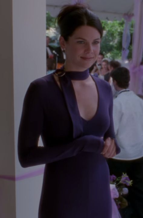 Lorelei Gilmore Purple Dress, Lorelai Gilmore Purple Dress, Lorelai Gilmore Blue Dress, Lorelei Gilmore Dress, Lorali Gilmore Outfits, Lorelai Gilmore Dresses, Loralie Gilmore Iconic Outfits, Lorelei Outfits, Lorili Gilmore Outfits