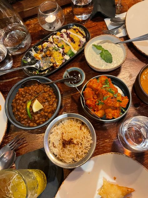 Travel Aesthetic Instagram, Instagram Dump, Indian Dinner, Dinner Meal, Food Dinner, Indian Aesthetic, Incredible India, Indian Food, Chana Masala