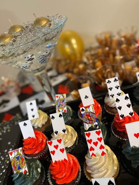 Queen Of Hearts Table Decor, Bond Party, Casino Birthday Party, James Bond Party, Casino Birthday, Las Vegas Party, Casino Theme Party Decorations, Vegas Theme, Dads Birthday