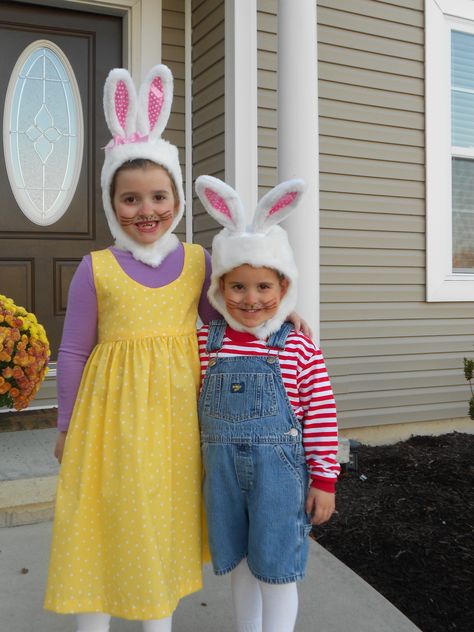 Max and Ruby Halloween Costumes...I just LOVE this! Max And Ruby Halloween Costume, Max And Ruby Costume, Bunny Custome, Max Costume, Bunny Cakes, Twin Costumes, Max And Ruby, Easy Diy Costumes, Rabbit Costume