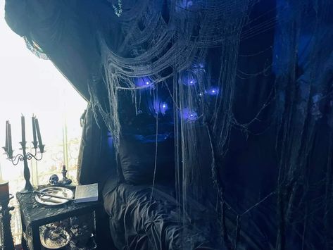 Blue Gothic Bedroom, Emo Room Ideas, Emo Bedroom, Emo Room, Gothic Bedroom, Comfy Bedroom, Pretty Decor, Imaginary Friend, Gothic Decor