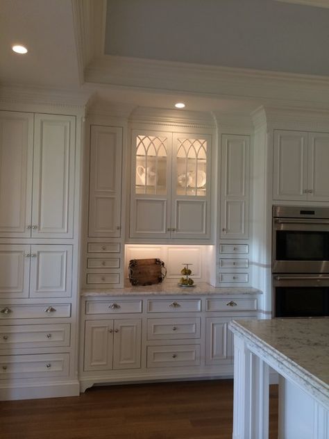 Monticello Replica - Shabby-chic Style - Kitchen - Bridgeport - by Vartanian Custom Cabinets | Houzz Built In Bar Cabinet, Antique White Kitchen Cabinets, Fancy Kitchen, Mediterranean Kitchen Design, Antique White Kitchen, Fancy Kitchens, Mediterranean Kitchen, White Kitchen Island, White Kitchens