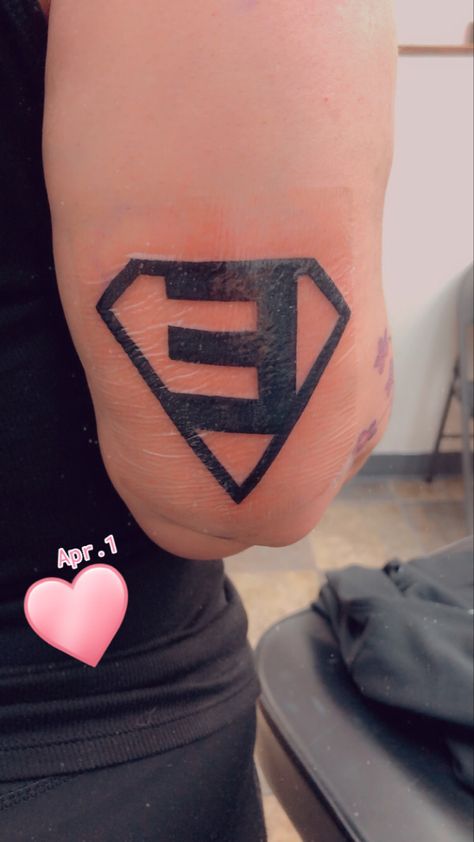 Eminem Wrist Tattoo, Eminem Tattoo Ideas, Eminem Logo, Eminem Tattoo, Back Of Shoulder Tattoo, Shoulder Tattoos, Marshall Mathers, Shoulder Tattoos For Women, Rap God