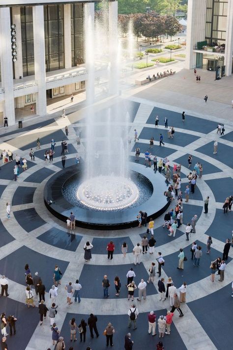 Gallery of Lincoln Center’s Josie Robertson Plaza Goes Green for the Summer - 2 Fountain Plaza, Waterscape Design, Landscape Plaza, Contemporary Water Feature, Landscaping With Fountains, Water Wall Fountain, Hotel Landscape, Fountain City, Classic House Exterior