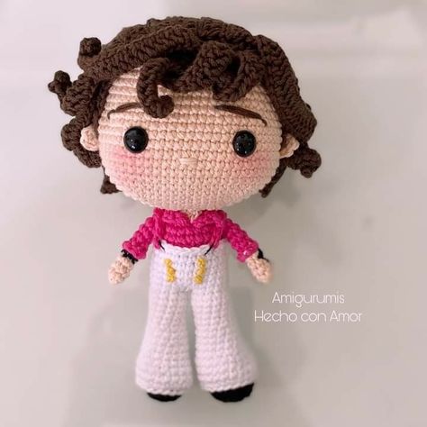 Amigurumi Harry Styles, Harry Styles Smile, Fun Crochet Projects, Diy Crochet Projects, Crochet Techniques, Crochet Dolls, Cute Crochet, Diy Crochet, Crochet Amigurumi