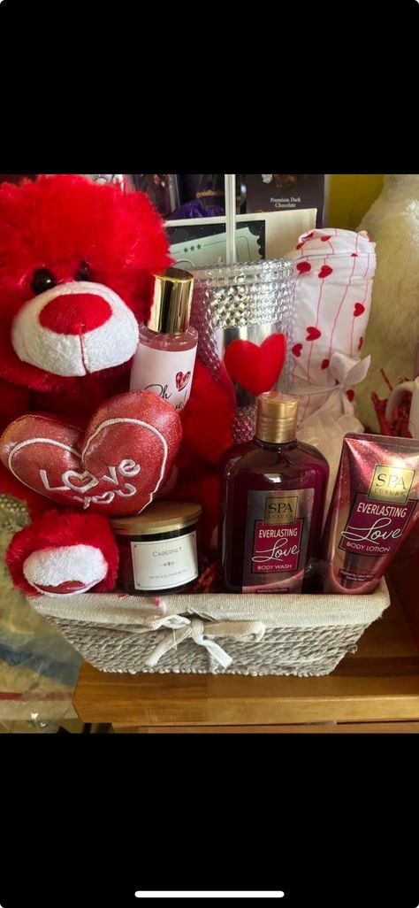 Anniversary Gift Basket Ideas, Anniversary Gift Basket, Chocolate Spa, Valentine Basket, Anniversary Gift Baskets, Mothers Day Baskets, Valentine Baskets, Gift Basket Ideas, Flower Ideas