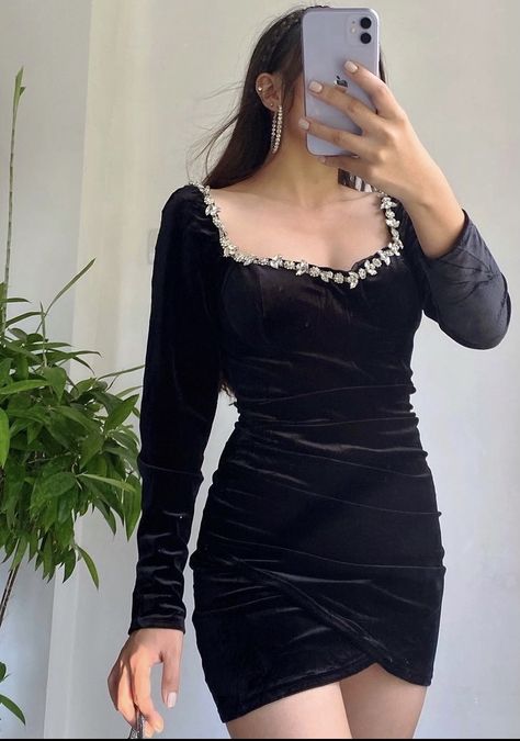 Black Welwet Dress, Velvet One Piece Dresses Short, Classy Velvet Dress, Black Velvet Dress Short, Black One Piece Dress, Sewing Styles, Velvet Dresses Outfit, Velvet Black Dress, Velvet Dress Short