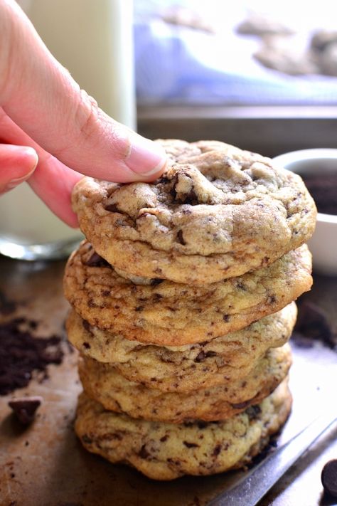 These Espresso Chocolate Chip Cookies are the perfect marriage of two amazing flavors. Packed with chocolate chips and infused with rich espresso flavor, they're a chocolate/coffee/sweet lover's dream! Java Chip Cookies, Gideon Cookies, Espresso Chocolate Chip Cookies, Buckeye Cookies, Lemon Tree Dwelling, Cookies Lemon, Coconut Oatmeal, Espresso Cookie, Chocolate Chip Cookies Recipe