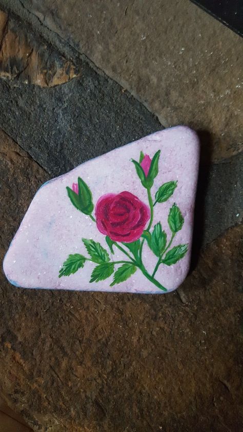 Slate Painting, Rock Flowers, Stone Art Painting, Kindness Rocks, Rock Painting Designs, Painting Designs, Painted Stones, Painted Rock, Stone Art