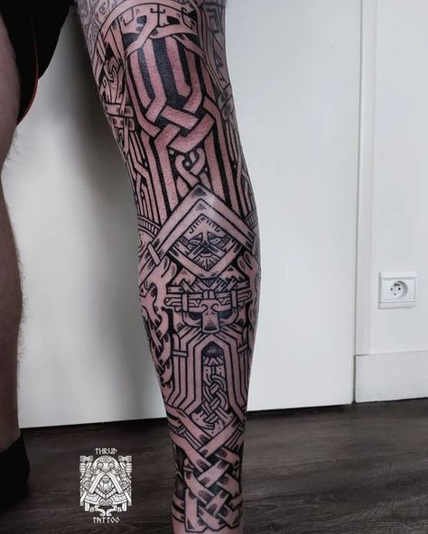 Thrud, Le Rouge-Barbe on Instagram: "• Dwarven business • Finally completed Maxime's leg with a big tribute to dwarves ! Started the leg a while back with a mask of Motsognir (First dwarf in norse mythology) to reach this point. You will mainly find dwarves doing... well, dwarvish things like mining, collecting minerals and so on :) #thrudtattoo #tattoo #tattoos #tatouage #art #norseart #video #instagram #inked #inkedgirl #inkedgirls #dwarves #dwarventattoo #norsetattoo #nordictattoo #vikingt Dwarven Tattoo Design, Dwarvish Tattoo, Norse Leg Tattoo, Dwarven Tattoo, Viking Leg Tattoo, Dwarven Art, Dnd Tattoo, Tato Maori, Viking Warrior Tattoos