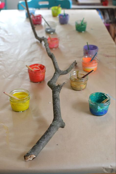 Collaborative Art Projects For Kids, Rainy Day Activities For Kids, Painted Branches, Collaborative Art Projects, Sensory Boxes, Art Invitation, Plate Crafts, Collaborative Art, Rainy Day Activities