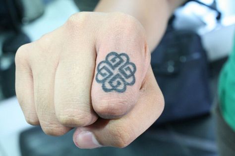 Breaking Benjamin Knuckle Tattoo - wouldn't want it on my knuckles, but it would be cool to have this somewhere small Breaking Benjamin Tattoo, Finger Tattoo Meaning, White Finger Tattoos, Benjamin Tattoo, Black Tattoo Ideas, Ben White, Knuckle Tattoos, Clown Tattoo, Alien Artwork