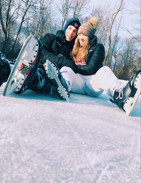 Hockey Couple Goals, Hockey Couple, Hockey Bf, Girl Language, Country Couple Pictures, Country Relationship Goals, Hockey Girlfriend, Hockey Pictures