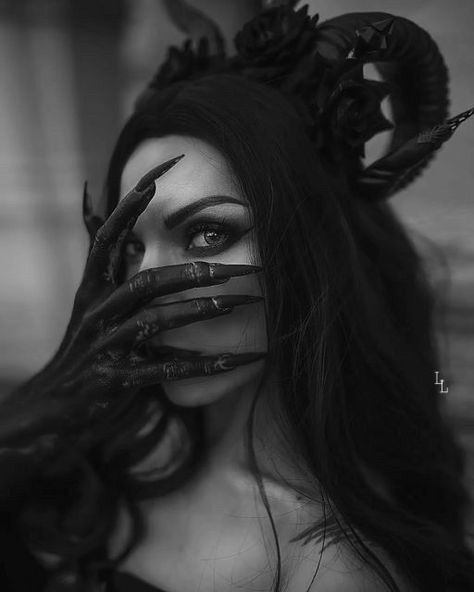 Demon Costume, Halloween Photography, Gothic Fantasy Art, Vampire Art, Goth Beauty, Halloween Photoshoot, Horror Movie Characters, Demon Art, Beautiful Dark Art