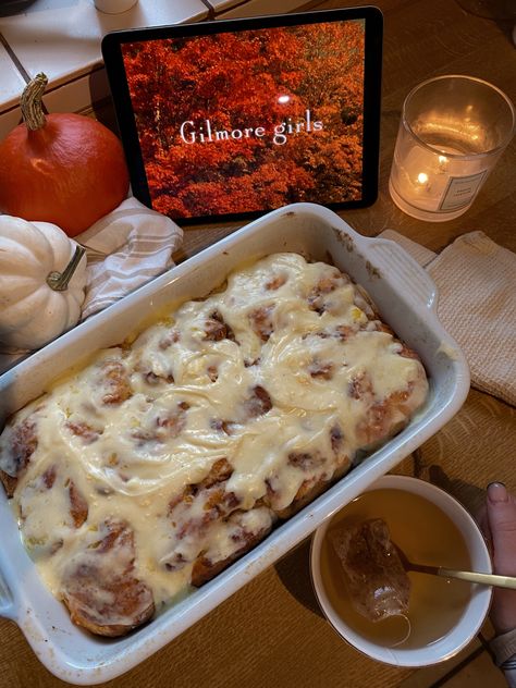 Gilmore girls, fall, autumn, baking, cinnamon rolls, cinnabon, tea, netflix, pumpkins Cinnamon Rolls Cinnabon, Baking Cinnamon Rolls, Baking Cinnamon, Gilmore Girls Fall, Autumn Baking, Ginger And Cinnamon, Cinnamon Girl, Girls Fall, Fall Baking