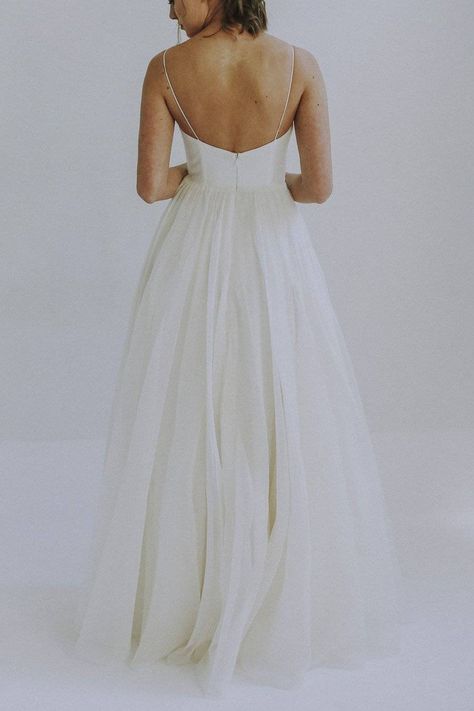 Spagetti Straps Wedding Dress Boho Wedding Dress Rustic | Etsy Spagetti Strap Wedding Dress, Simple Tulle Wedding Dress, Wedding Dress With Tulle, Straps Wedding Dress, Lavender Prom Dresses, Prom Dress Trends, Gonna In Tulle, Spaghetti Strap Wedding Dress, Navy Blue Prom Dresses