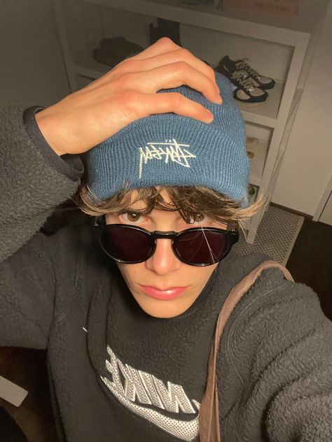 Stussy Beanie Outfit, Guy Wearing Beanie, Guys With Beanies Aesthetic, Stussy Beanie, Beanie Outfit, Boy Pictures, Aesthetic Things, Fashion Inspo, Mens Outfits