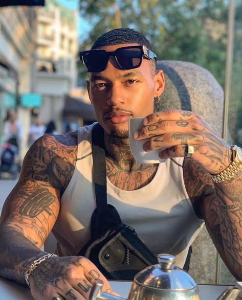 Tattooed Man, Cute Black Guys, Mens Fashion Classy, Black Man, Black Men Fashion, Black Boys, Pretty Men, Black Tattoos, Cute Black