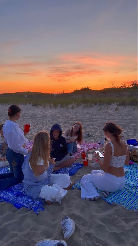 hamptons summer sunset beach picnic with friends best friends endless summer the summer i turned pretty magic in the hamptons beach outfit inspo Summer Hamptons, Hampton Summer, The Hamptons Summer, Hamptons Trip, Summer In The Hamptons, Magic In The Hamptons, Hamptons Weekend, East Hampton Bachelorette, Summer In The Hamptons Aesthetic