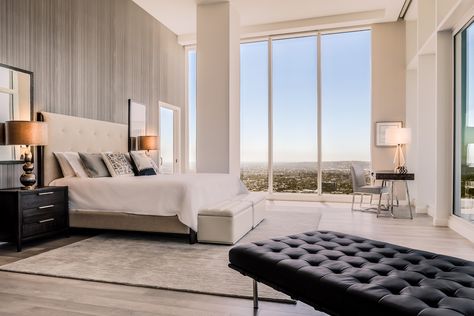 Inside the $65K/month penthouse at Ten Thousand in Century City - Curbed LAclockmenumore-arrow : There are even nice views from the bathtub Los Angeles Apartment Aesthetic, Los Angeles Penthouse, Los Angeles Apartment, High Rise Apartment, City Penthouse, Los Angeles Luxury, Luxury High Rise, High Rise Apartments, Santa Monica Blvd