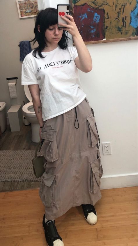 Parashoot Skirt Outfit, Aesthetic Cargo Skirt Outfit, Masc Long Skirt Outfit, Parachute Skirt Outfit, Long Skirt Outfits Aesthetic, Long Cargo Skirt, Long Skirt Looks, Parachute Skirt, Skirt Outfits Aesthetic