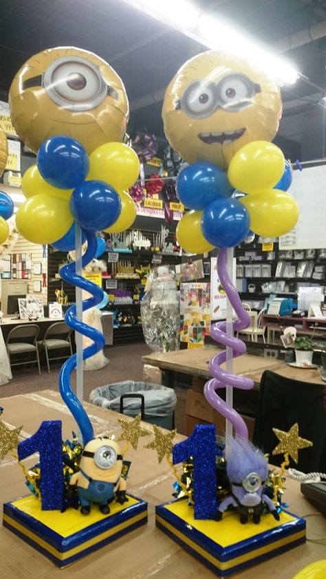 Minions, First Birthday, Centerpiece, Balloons Minion Birthday Party Centerpieces, Minion Centerpieces Ideas, Minions Centerpiece Ideas, Diy Minion Birthday Party, First Birthday Minion Theme, Minions Table Decoration Ideas, Minion Centerpieces, Minions Birthday Party Decorations, Minion Birthday Backdrop Ideas