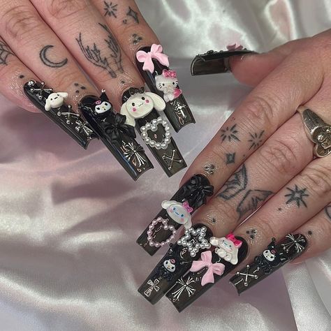 Crazy Pink Nails, Nail Charm Designs, Draculaura Nails, Press On Nails Long, Hello Kitty Kuromi, Kuromi Melody, Long Acrylic Nail Designs, Stylish Nails Designs, Goth Nails