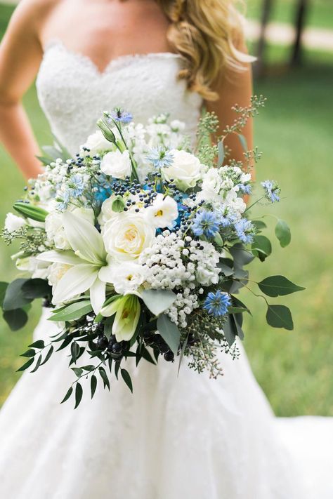 blue and white flowers wedding bouquets Wedding Flower Arrangements Bouquets, Blue Wedding Bouquet Ideas, Blue Bridal Bouquet, Classic Blue Wedding, Bridal Bouquet Summer, Gorgeous Wedding Bouquet, Blue Wedding Bouquet, White And Blue Flowers, Blue Wedding Flowers