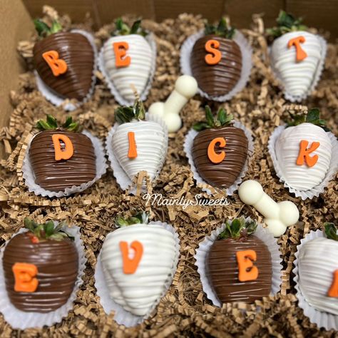 Best D*ck Ever Chocolate Strawberries 🫣🤭 These can be Customized to Your Liking Cupcakes also available. Give him a sweet treat 🤭🥰 - - - - #bestever #chocolatestrawberries #forhim #treatmaker #treats #treatbox #giftideas #giftforhim #dippedtreats #dippedstrawberries #strawberries #sweets #fyp #foryou #explore #trending #contentcreator Groovy Chocolate Covered Strawberries, Crumbl Chocolate Covered Strawberry, Strawberry Cover Chocolate, S’more Chocolate Covered Strawberries, Strawberry Coverd Chocolate, Strawberry Dip, Chocolate Strawberries, Treat Boxes, Sweet Treat