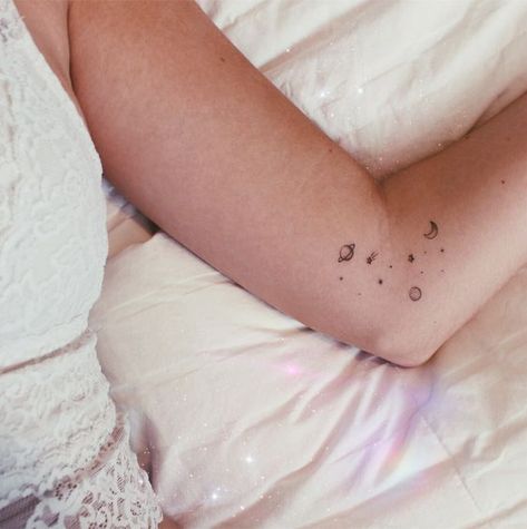 Cosmic Tattoo, Small Moon Tattoos, Tattoo Tiny, Tattoo Placements, Tattoo Trend, Galaxy Tattoo, Shape Tattoo, Cat Tattoos, Tattoos Geometric