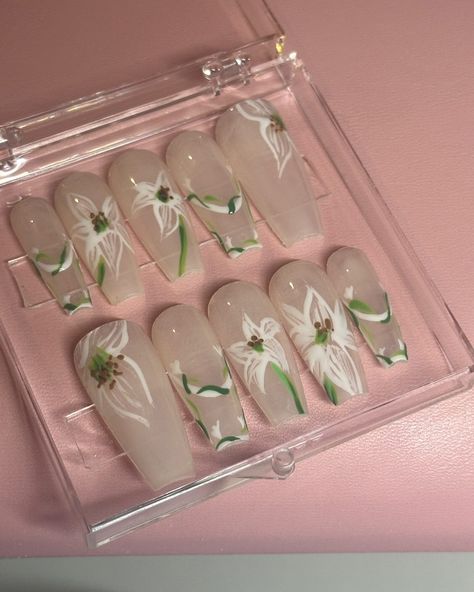 White lily set Lily Nails, White Lily, White Lilies, Nail Inspo, Lily, Nails, White