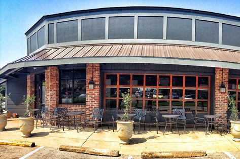 Northshore Chattanooga Restaurant | Il Primo Restaurant Chattanooga Restaurants, Restaurants Outdoor Seating, Downtown Chattanooga, Chattanooga Tennessee, Italian Dishes, Local Restaurant, North Shore, Be Careful, Outdoor Seating