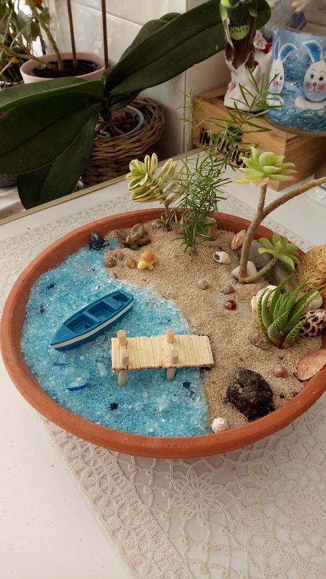 Miniature Garden Diy, Fairy Garden Pots, Acrylic Painting Ideas, Funky Painted Furniture Diy, Fairy Garden Designs, Fairy Garden Crafts, Painted Furniture Diy, Succulent Garden Diy, Tables Diy