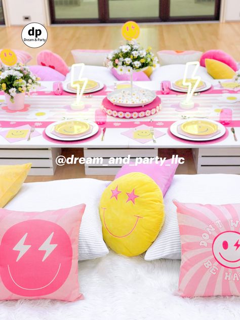 Preppy Pink Birthday, Happy Face Birthday Party, Pink Birthday Ideas, Birthday Party Ideas Pink, Preppy Party Decorations, Yellow Tablescape, Preppy Bday, Picnic Birthday Party Ideas, Picnic Party Ideas