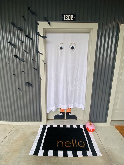 Halloween Ghost Door Decorations, Halloween Double Door Decor, Halloween Decorated Doors Ideas, Office Door Birthday Decorations, Halloween Door Decorations Contest Apartment, Decorate Door For Halloween, Spooky Classroom Door, Halloween Door Decorations Contest Ideas, Office Door Halloween Decorations