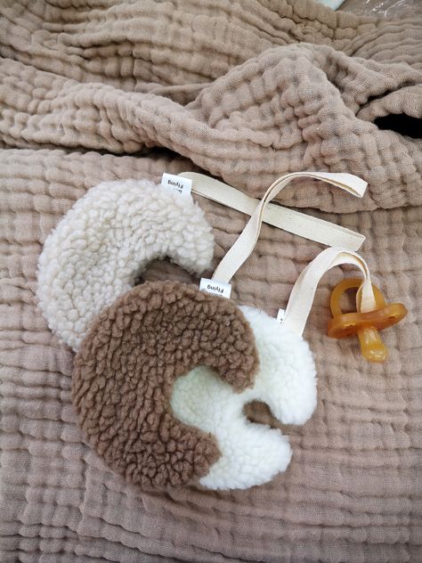 Beige Teddy Moon | Sherpa Moon Pacifier Holder | Infant Pacifier Clip | Teddy Lovey https://etsy.me/44knvsi #moonpacifierclip #pacifierholder #sherpamoonpacifier #babygift #ribbonpacifierclip #babyshower #christeninggift #newborngift #babyshowergift Crochet Moon, Paci Holder, Infant Pacifier, Nursery Trends, Paci Clip, Dummy Clips, Pacifier Holder, Trends 2023, Pacifier Clip