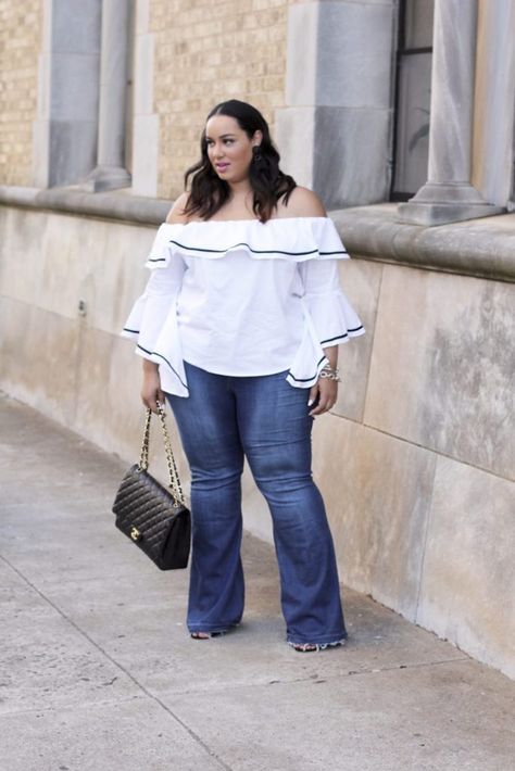 STYLECASTER | A Beginner's Guide to Styling Flare Jeans Styling Flare Jeans Plus Size, Styling Flare Jeans, Flared Jeans Outfit Fall, Flare Jeans Fall, How To Style Flares, Jean Outfit Ideas, Flare Jean Outfit, Style Flare Jeans, Flare Jeans Outfit