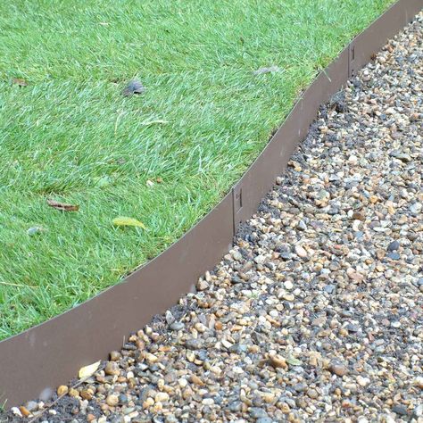 Top Landscaping Edging Ideas to Elevate Your Curb Appeal (#92) Metal Lawn Edging, Garden Lawn Edging, Metal Garden Edging, Garden Border Edging, Steel Edging, Metal Edging, Gravel Path, Edging Ideas, Landscape Edging